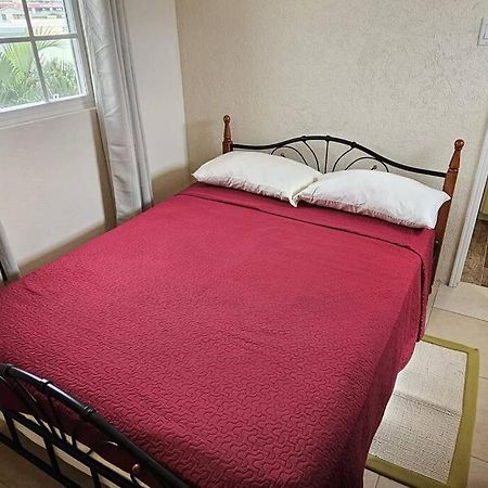 Seclusion Studio Apartment. 圣菲利普 外观 照片