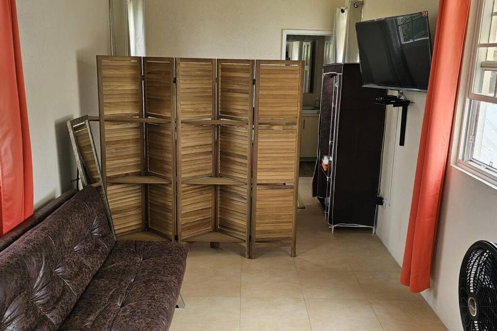 Seclusion Studio Apartment. 圣菲利普 外观 照片